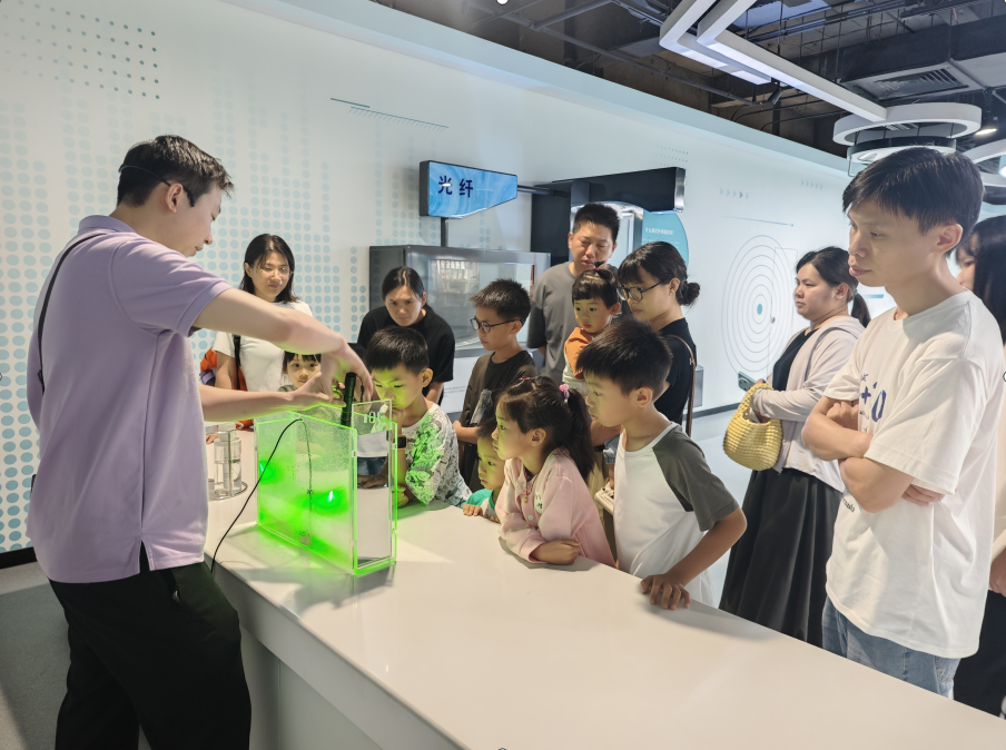 “激光舞台”演示