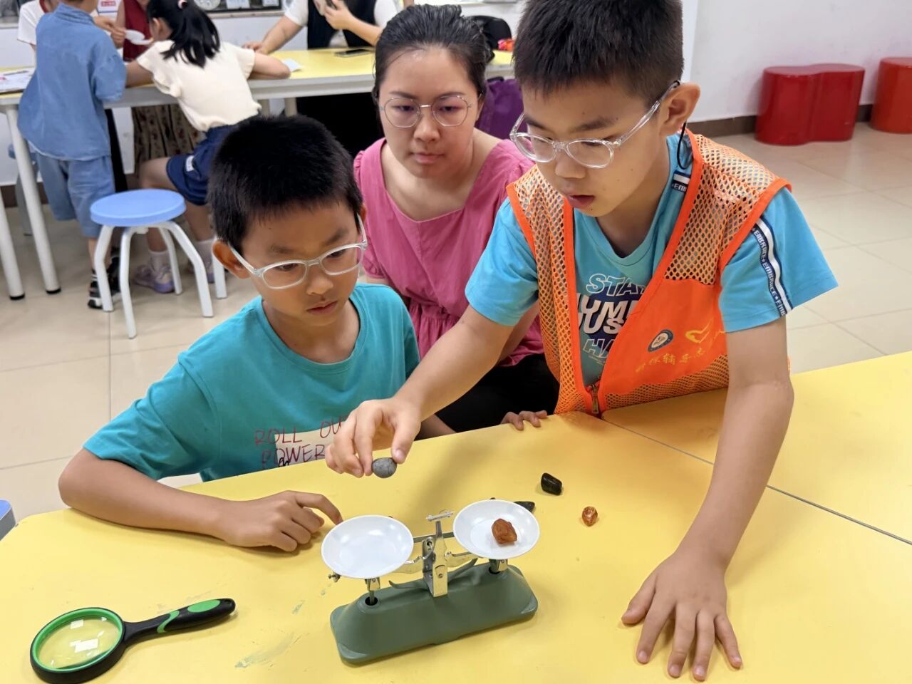 科学工作坊一一琥珀调查员
