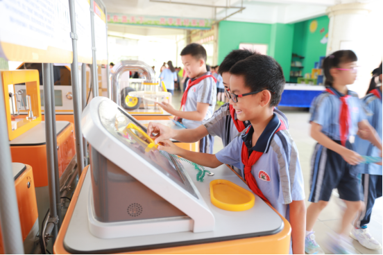 东莞科学馆“流动科学馆”走进望牛墩镇新联小学、大岭山镇第二小学
